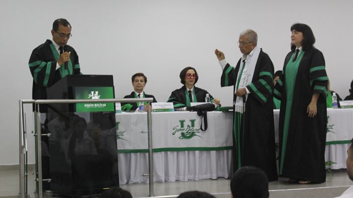 Wilches recibió el título Doctor Honoris Causa, máximo grado académico honorífico.
