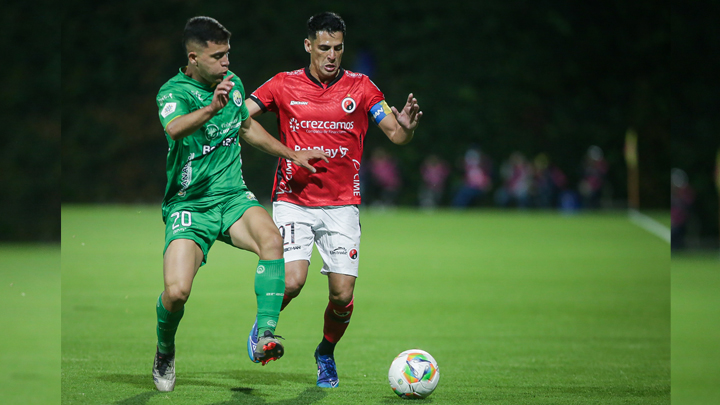Juegan en el Estadio Metropolitano de Techo en Bogotá 