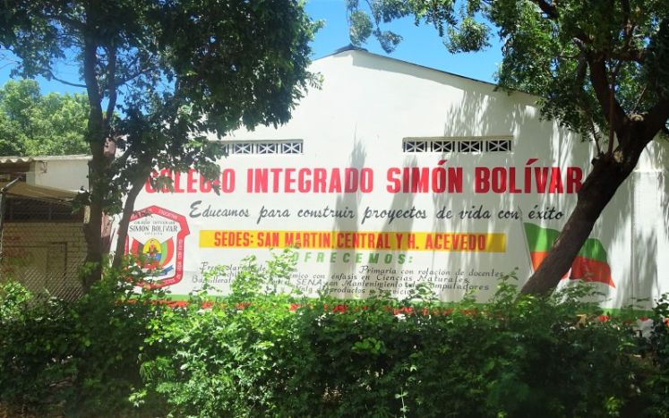Colegio Simón Bolívar en urbanización San Martín