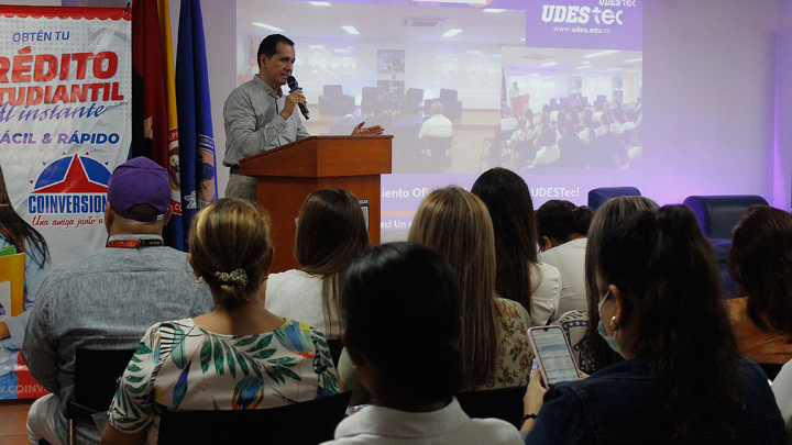 Los programas cuentan con énfasis en inglés y homologación a carreras profesionales