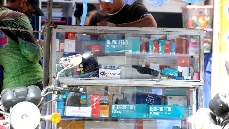 Además del riesgo sanitario que implica su almacenamiento y distribución sin control, esta práctica representa un fraude al sistema de salud. 