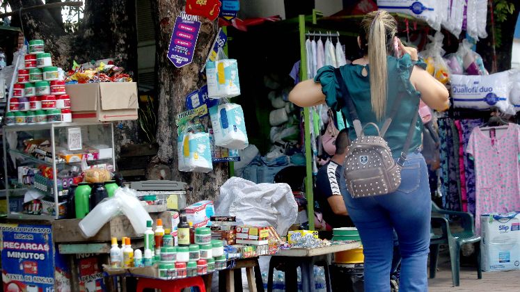 Las autoridades buscan establecer cómo estos insumos están saliendo del sistema formal. 