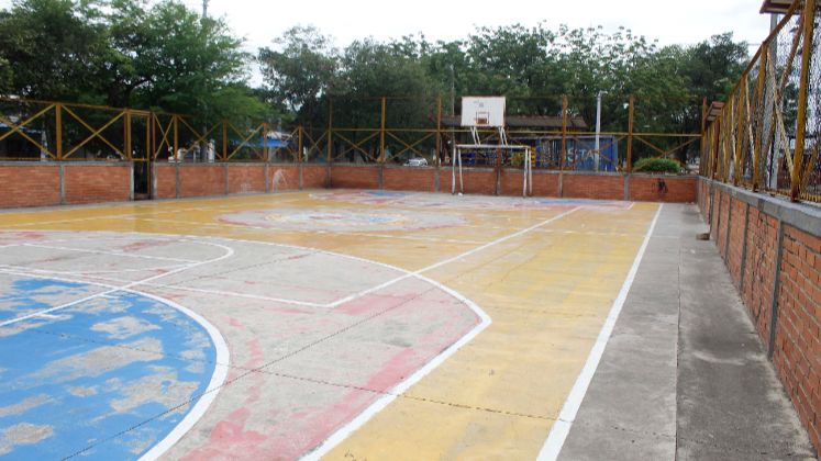 La cancha de El Planchón necesita pintura y una cubierta