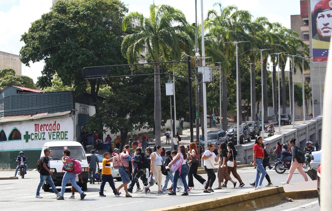 Los venezolanos avanzan en sus actividades en completa normalidad./Foto Carlos Ramírez