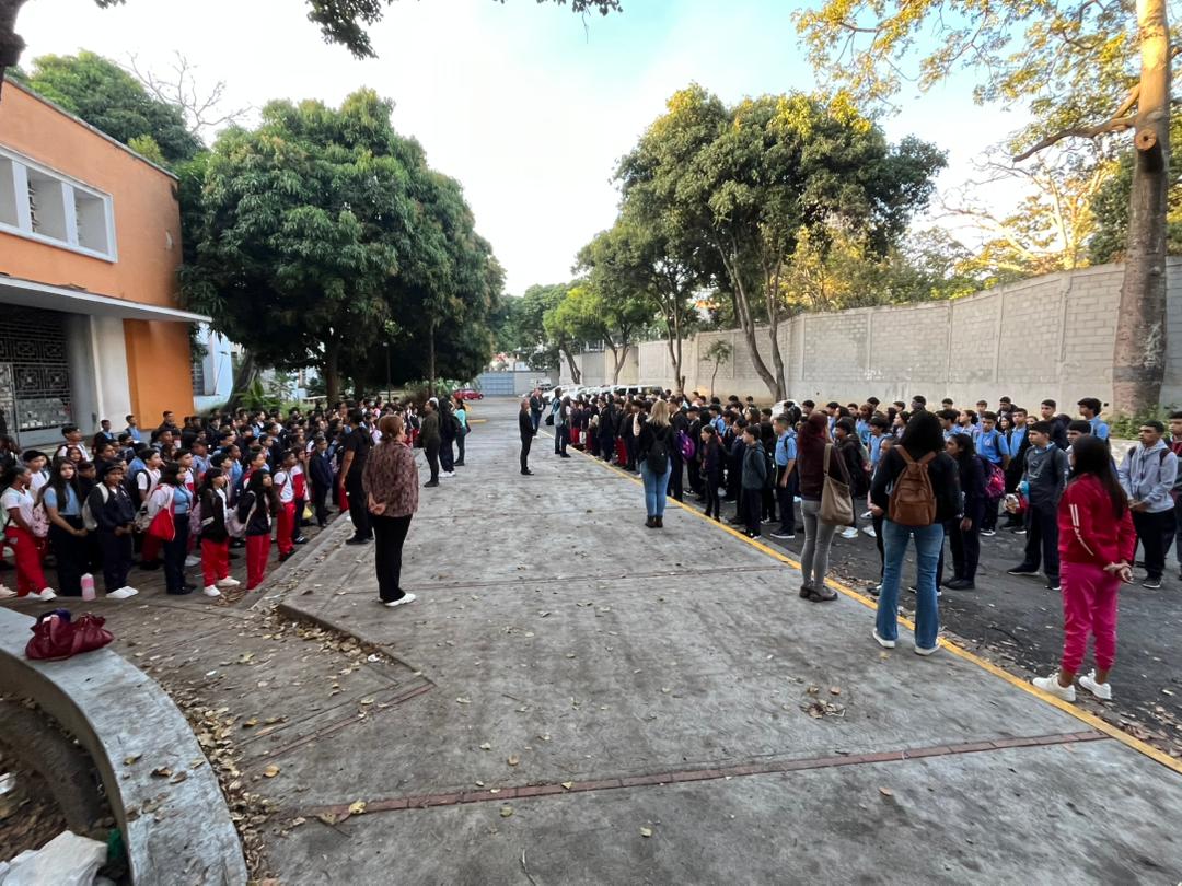 Ayer también se inició el calendario académico 2026 en escuelas y colegios oficiales/Foto Carlos Ramírez