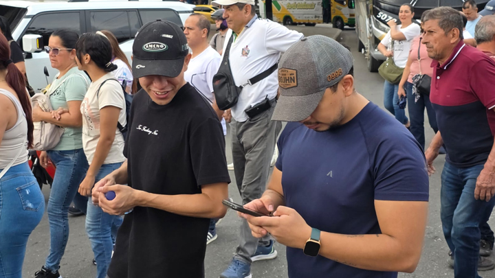 Cucuteños marchan en defensa del salario mínimo vital 