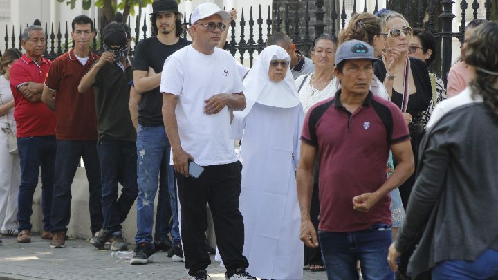 Hasta las monjas acudieron a cumplirle a la democracia/Foto Carlos Ramírez
