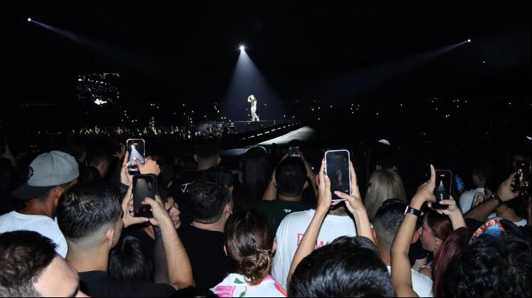 La estrella global viene de hacer historia en Cali y Pereira con estadios llenos, y ahora suma a Cúcuta a su lista de hitos.