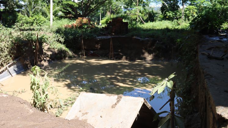 La comunidad denuncia que obras habrían alterado el cauce del río.