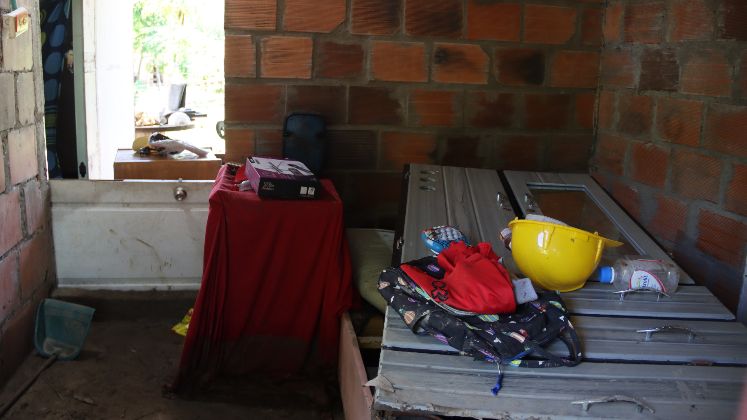 Niños y adultos mayores fueron evacuados en medio de la emergencia.