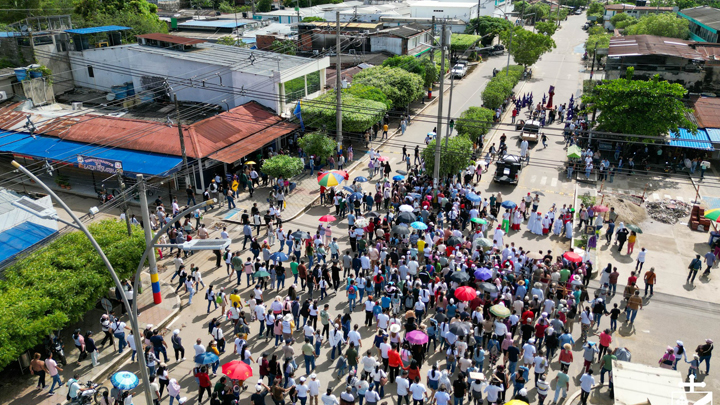 Comunidad de Tibú reunida en el Viernes Santo. 