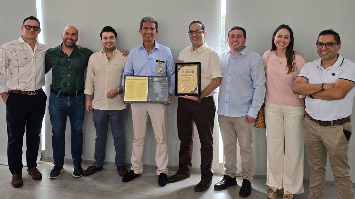 Reconocido por su liderazgo e integridad, el Dr. Parra se consolida como una figura clave en la academia y el sector salud.