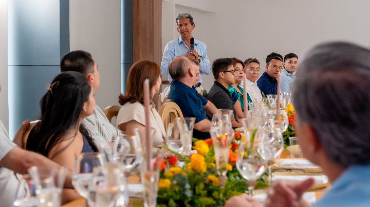 El reconocimiento llega en un momento clave: su reciente reelección como rector.