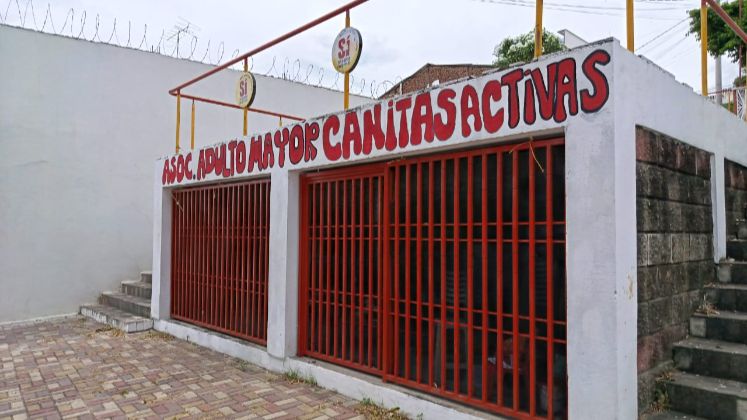 salon de adultos mayores en el parque de la calle 18