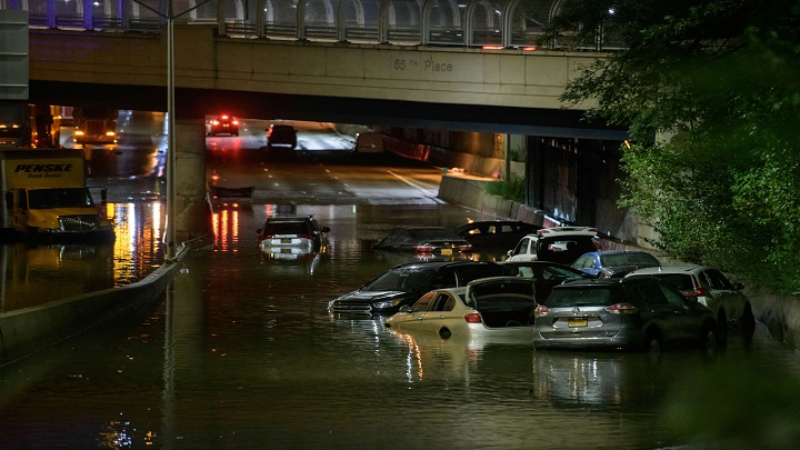 Ocho muertos tras unas súbitas inundaciones en Nueva York provocadas por la tormenta Ida./AFP