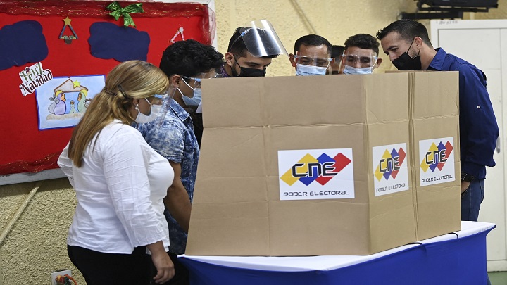 Comienza el cierre de colegios electorales de Venezuela./Foto: AFP