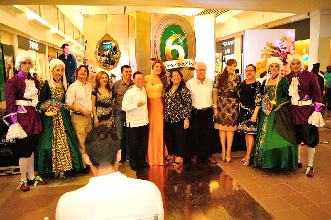 6° Aniversario Centro Comercial Unicentro y miembros del concejo