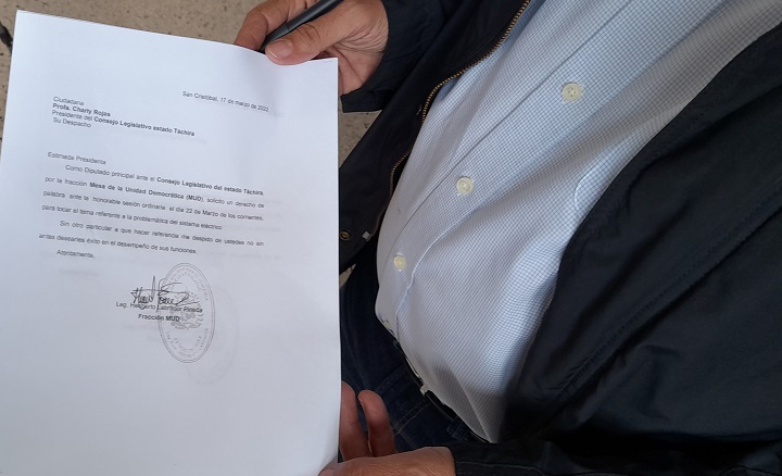 Documento con la petición de los diputados 