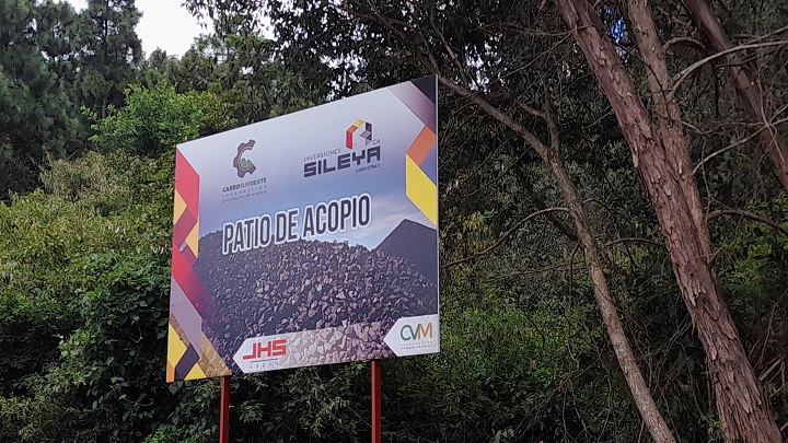 Mineros de Lobatera exigen que dejen trabajar a la empresa privada que les compra el carbón. 