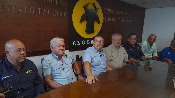  carne de res sigue en alza pese a baja de precio en el campo.