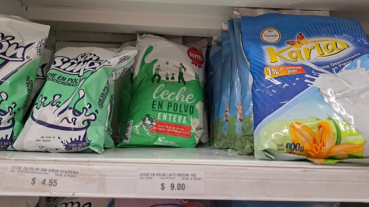 Leche en polvo de marca colombiana cuesta 9 dólares. 