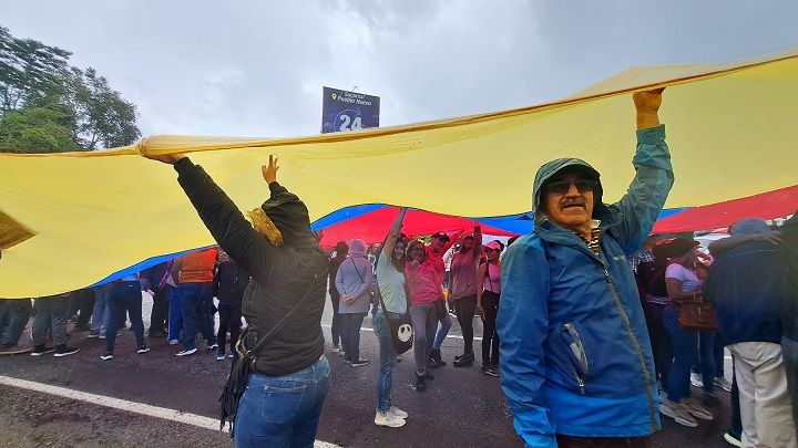  La lluvia no detuvo las diversas manifestaciones en la región. 