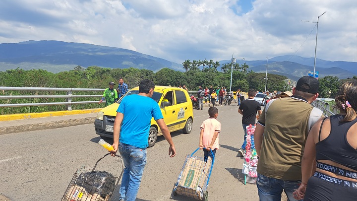 Reportan aumento de piratería y traslados en moto sobre el Puente Simón Bolívar y Francisco de Paula Santander 