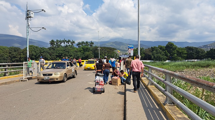 Habitantes de San Antonio y Ureña esperan que los puentes internacionales no vuelvan a cerrarse. Foro Anggy Polanco / La Opinión 