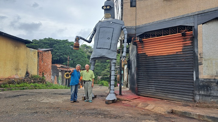Un Blender de 6 metros para animar a los niños hicieron en el Barrio Guzmán Blanco. 