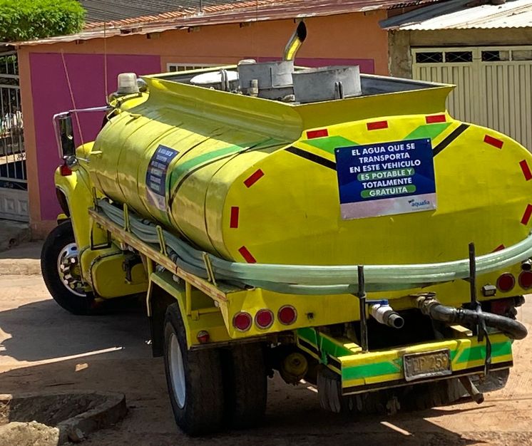 Los carrotanques se activan en situaciones de emergencia en varias zonas del municipio, pero en Trapiches, según Aqualia, no los reciben./ Foto cortesía