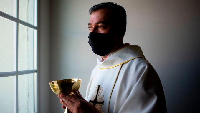 Sacerdote Andrés Arango