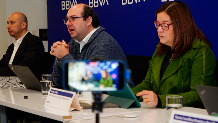 Mauricio Hernández-Monsalve, Alejandro Reyes y Juana Téllez, economistas de BBVA Research./  Foto cortesía