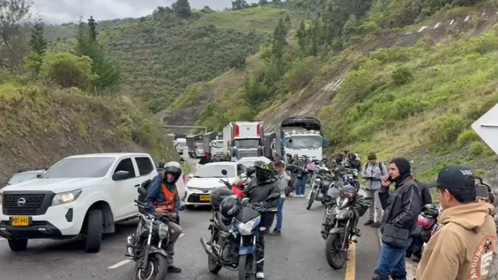 Bloqueo en Los Adioses. 