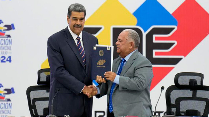 CNE proclama a Maduro