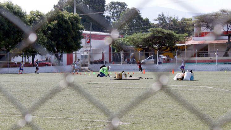Aunque el sector no cuenta con un polideportivo, su cancha es utilizada principalmente por clubes deportivos
