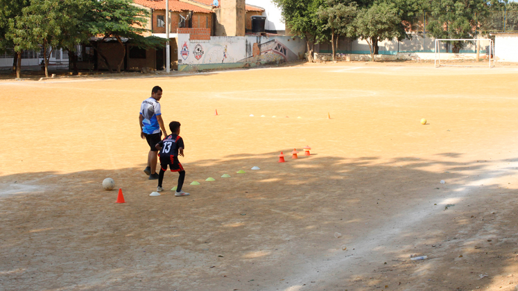 Cancha de tierra en La Libertad