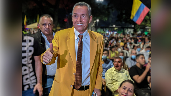 Suspenden carlos julios socha