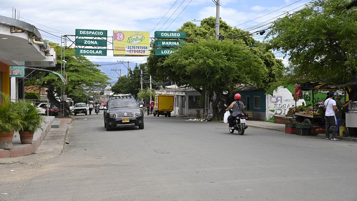 La vía que comunica a Cúcuta con El Zulia, anteriormente, atravesaba el barrio. Actualmente no cumple esa función, comunica con el barrio Sevilla.