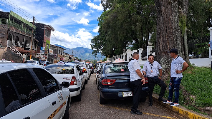 5 Puestos se unen a la protesta. 