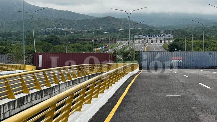 Puentes sobre puente internacional - Foto: La Opinión