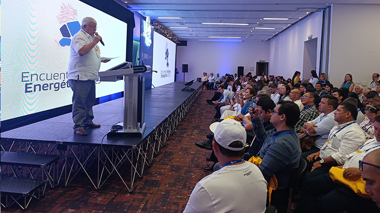 Ayer, el presidente de la Junta Directiva de Asocarbonor, Oscar Ortega, dio apertura al EME 2025, que termina hoy./ Foto Cortesía