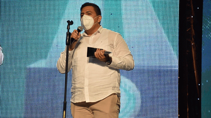 Emanuel Nava, egresado