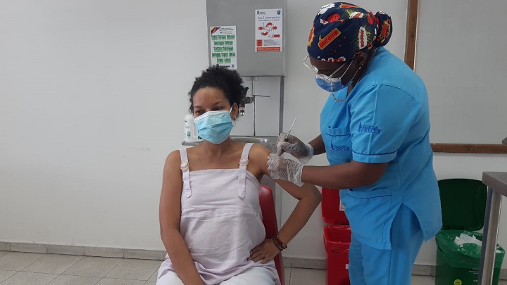 Embarazadas necesitan vacunarse