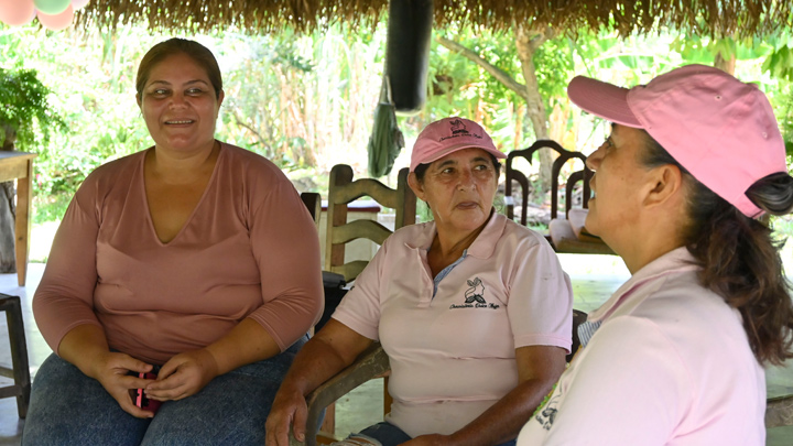 Mujeres cacaoteras de Puerto Lleras /Foto: Jorge Gutiérrez.