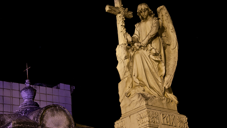 Figuras y simbología en el cementerio