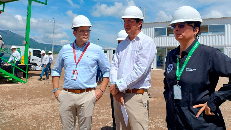 El secretario de Planeación de Cúcuta, Juan Bocanegra; el gerente de Gasco, Juan Morales; y la secretaria de Gobierno de Los Patios, coronel (r) Sandra Mora.