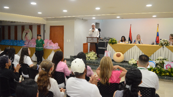 Javier Prieto Peña, gerente de Imsalud, destacó las mejoras a la ruta materna de atención. 