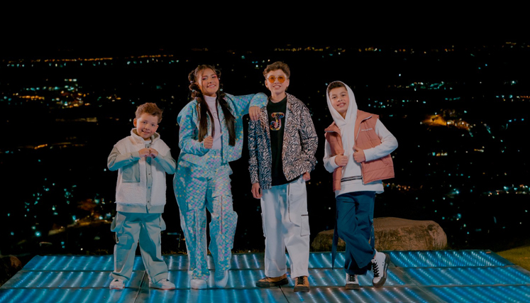 El grupo esta conformado por Esteban (guitarra), Jerónimo (tiple), Sara Lucía (requinto) y Juan José (guacharaca).