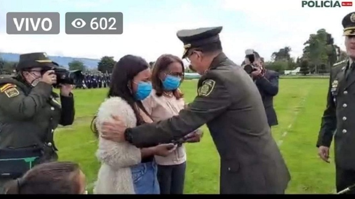 La familia de Samir Velillas en un ascenso póstumo en Bogotá.