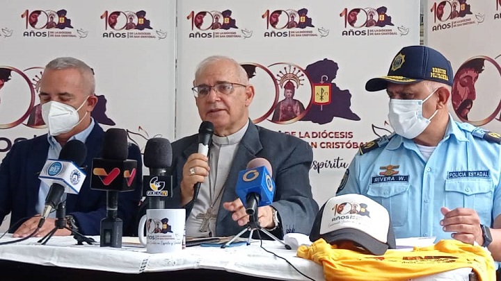 Monseñor Mario Moronta, junto a autoridades tachirenses, informaron sobre el evento. / Foto: Cortesía / La Opinión